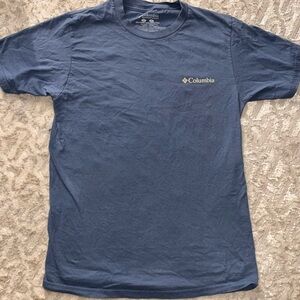 Columbia women’s Navy Short Sleeve Tee shirt  size small